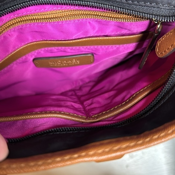 MICHAEL KORS BLACK CROSSBODY PURSE (OS) - Picture 6 of 6